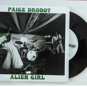 Paige Drobot : Alien Girl  45